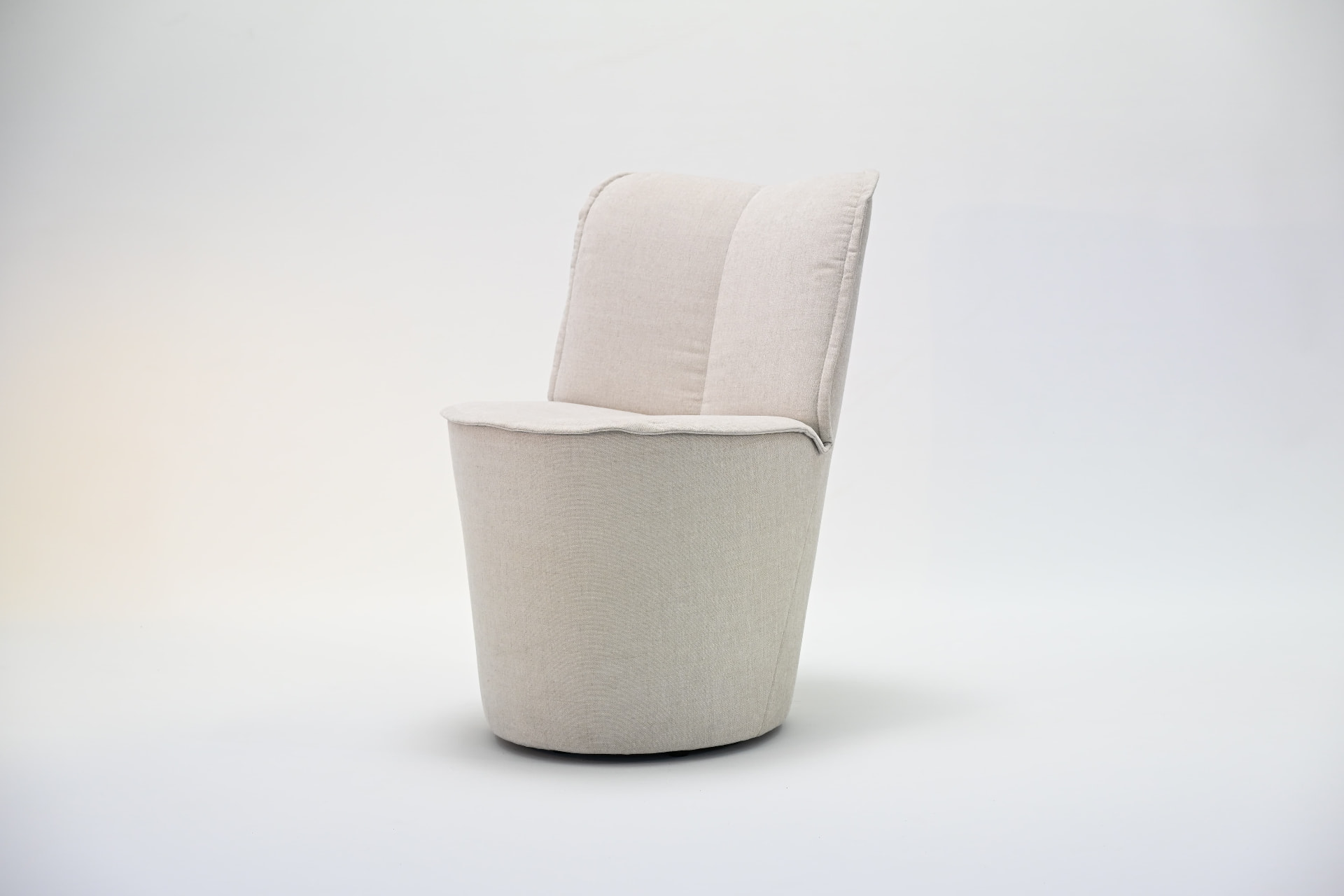 Cor Sessel Nenou — Stühle als Ausstellungsstück im Designer Outlet